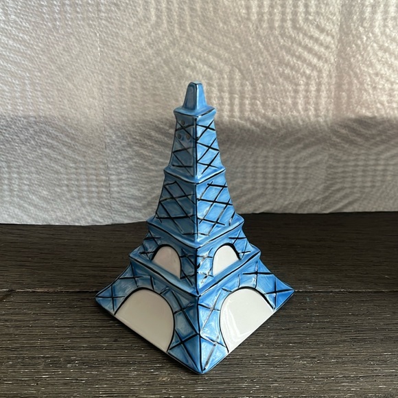 Vintage Eiffel Tower Salt or Pepper Shaker - Picture 1 of 3